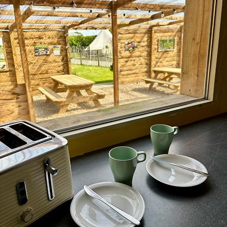 Hotel Carrowmena School House & Glamping Limavady Esterno foto