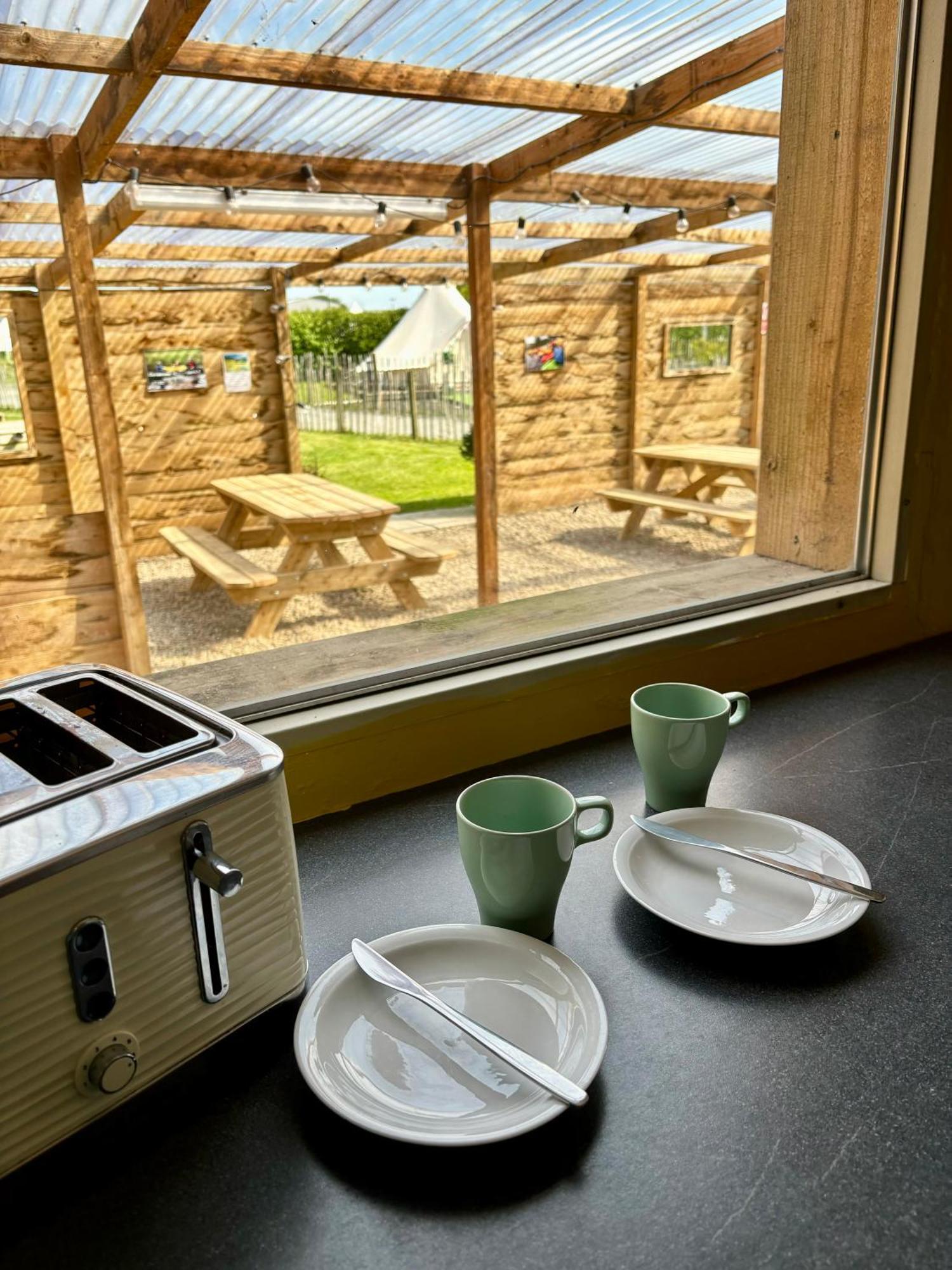 Hotel Carrowmena School House & Glamping Limavady Esterno foto